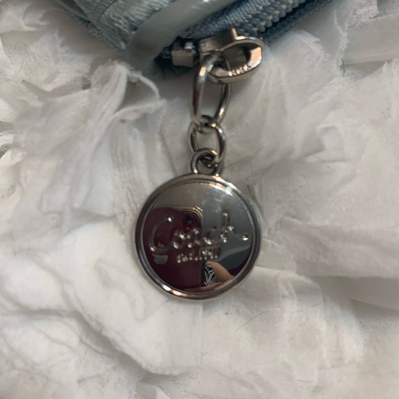 Coach - Picture 12 of 14